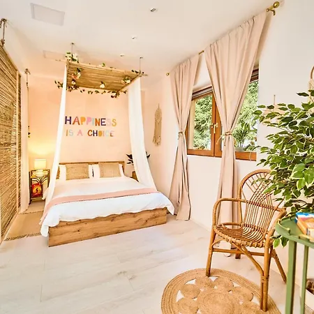Exotic Jungle-inspired Oasis Semesterbostad