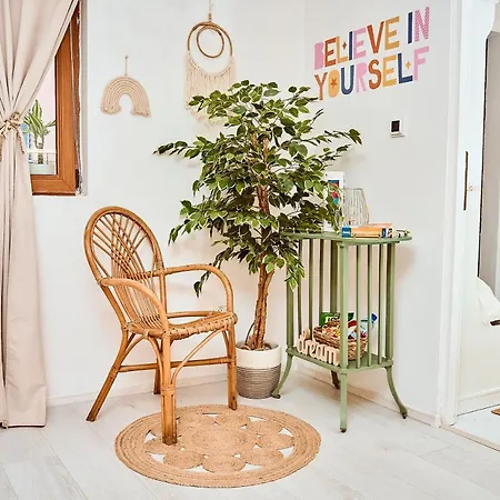 Exotic Jungle-inspired Oasis Semesterbostad